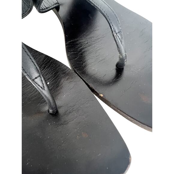 Gucci Marmont Logo Leather Thong Sandal in Black - Picture 11 of 16